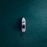 Парусная или моторная: что брать на первый сезон